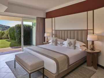 King Junior Suite with Garden and Jacuzzi