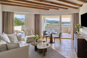 King One Bedroom Suite with Sea View