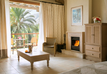 Executive Suite Sea View with a Fireplace