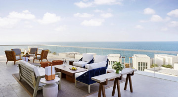 Grand Balcony Club InterContinental Suite