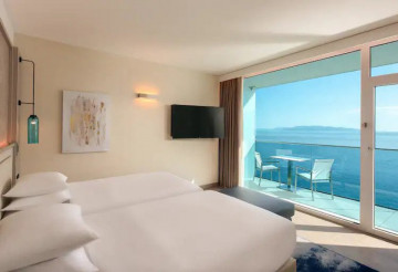Twin Deluxe Room with balcony and sea view