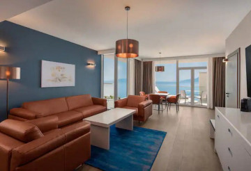 King Deluxe Beach Front One Bedroom Villa Suite