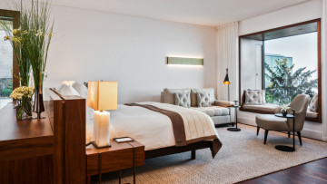 Lake View Panoramic Suite