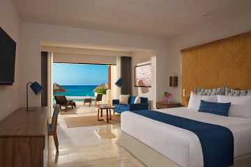 Preferred Club Junior Suite Beach Front Swim Out (48 m²)