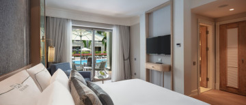 Lake House Swim Up Suite (76 m²)