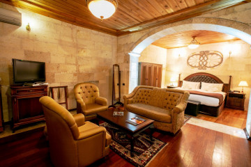 Deluxe Cave Suite