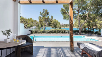 Superior Seafront Bungalow With Private Pool