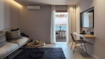 Superior Waterfront Bungalow