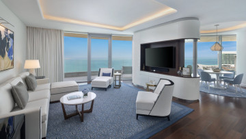 King One Bedroom Corner Residence w/ Sea View (157 m²)