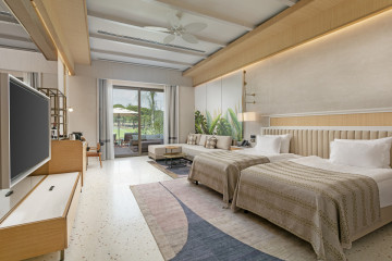 Lagoon Golf Family Swim-up (101 m²)