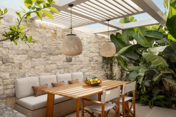 Two Bedroom Topos Residence (179 m² + exteriér 197 m²)