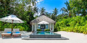 Romantic Beach Pool Villa (136 m²) (od 1.2.2026 Beachfront Infinity Pool Villa)
