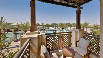 Deluxe Pool View King Room (45 m²)