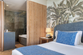 Tropical Family Retreat (HLS)