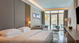 1 King Bed Sea View with Pool Premium (35 m2)
