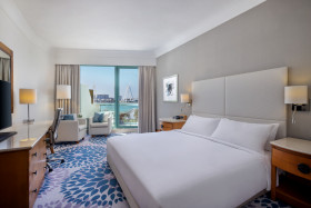 King Deluxe with Ain Dubai and Sea View