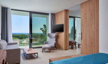 Two-Bedroom Suite Sea View (80 m²)