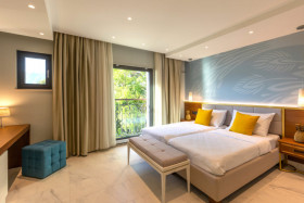 Deluxe Bay View Room (27–30 m2)