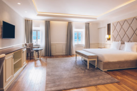 Heritage Premium Sea View Suite (32–45 m²)