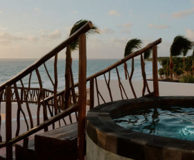 Oceanfront One Bedroom Plunge Pool Suite (79–87 m²)