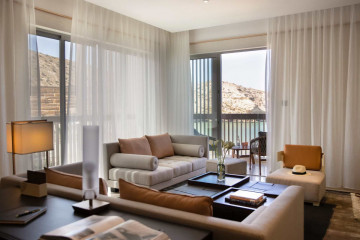 One Bedroom Panoramic Suite (98 - 104 m²)