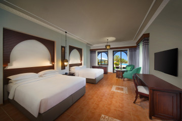 Family Room Pool View (60 m²)