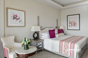 Deluxe Room – Partial Sea View