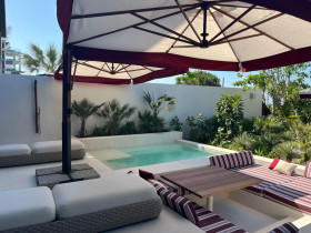 Breaking Waves Suite with Private Pool (77 m2)