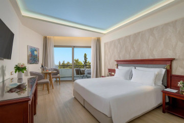 Family Suite with Side Sea View