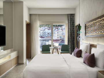 Grand Poolside Room (47 m2)