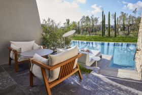 Premier Infinity Swim-up Guest Room (40 m2)