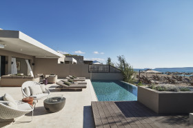 OASIS I Beachfront Infinity 3-Bedroom Villa (153 m2)