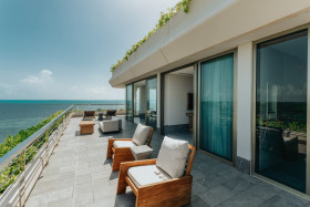 Oceanfront 2BDR Presidential Suite