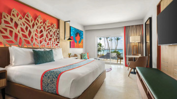 Preferred Club Ocean Front - King Bed (Family)
