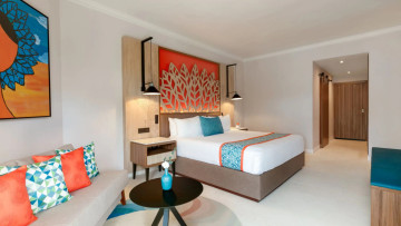 Preferred Club Partial Ocean View - King Bed (Family i Adults Only)