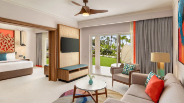 Preferred Club Suite Garden View - King Bed (Family i Adults Only)