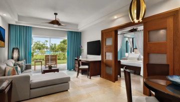 Preferred Club Master Suite Ocean Front - King Bed (Family)
