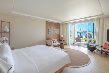 Hibiscus Signature Beachfront Suite
