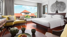 1 King Bed with Garden View