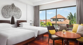 2 Twin Beds with Garden View