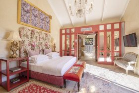 Three-Bedroom Vineyard Suite (165 m²)