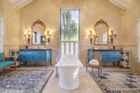 One-Bedroom Vineyard Suite (90 m²)