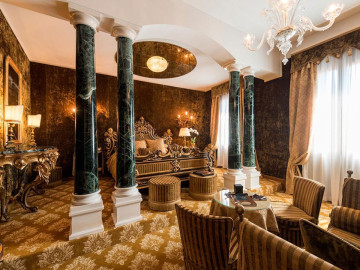 Exclusive Suite on the Side Canal