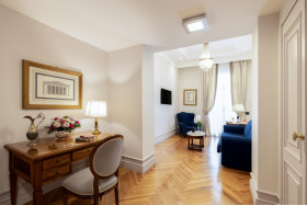 Deluxe – Inner Court