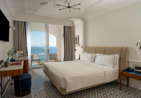 Deluxe Room Sea View & Balcony