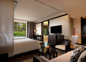 Grand Deluxe Lagoon Room