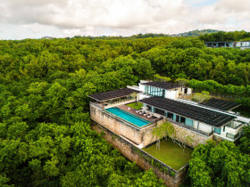 Three-Bedroom Hillside Villa