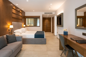 Exclusive Family Suite 2 Bedrooms / Bathroom Garden / Pool View