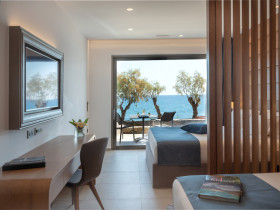 Comfort Family Room Visually Separated Children's Area – Garden View, Sea View and Sea Front