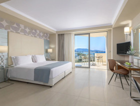 Superior Suite Side Sea View (68 m2)